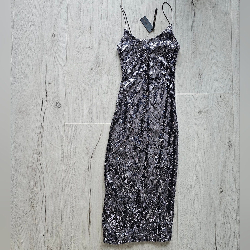 SOLD | ✨️NWT✨️ Navy Blue sequin midi bodycon dress